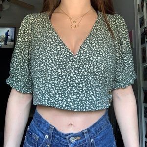 🌸 Floral cropped blouse